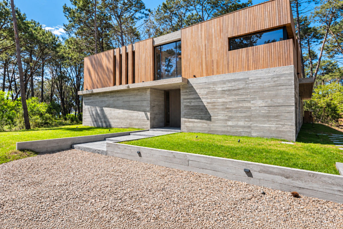 Exclusiva residencia en Reserva Montoya vista a Laguna Blanca - Temporada 2027
