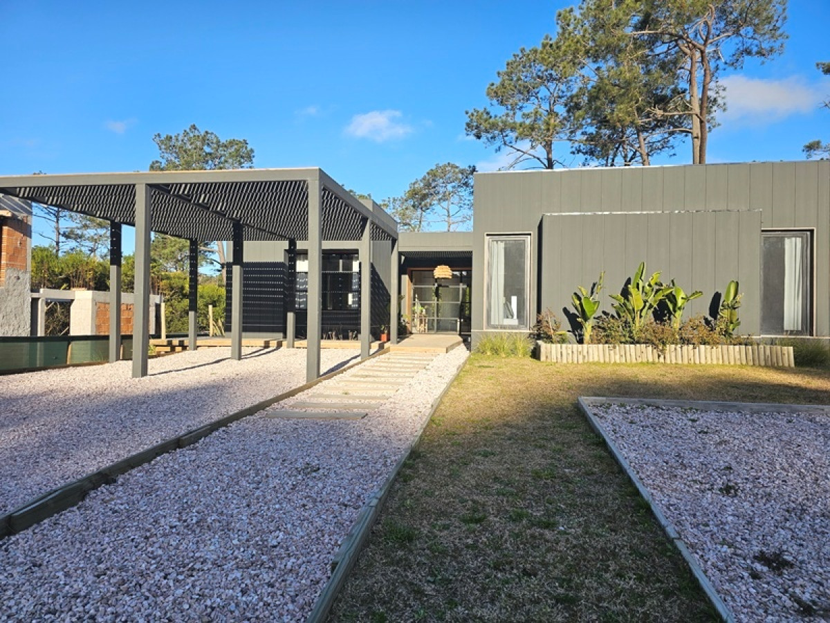 Diseño Moderno y confort en Barrio Privado Reserva Montoya