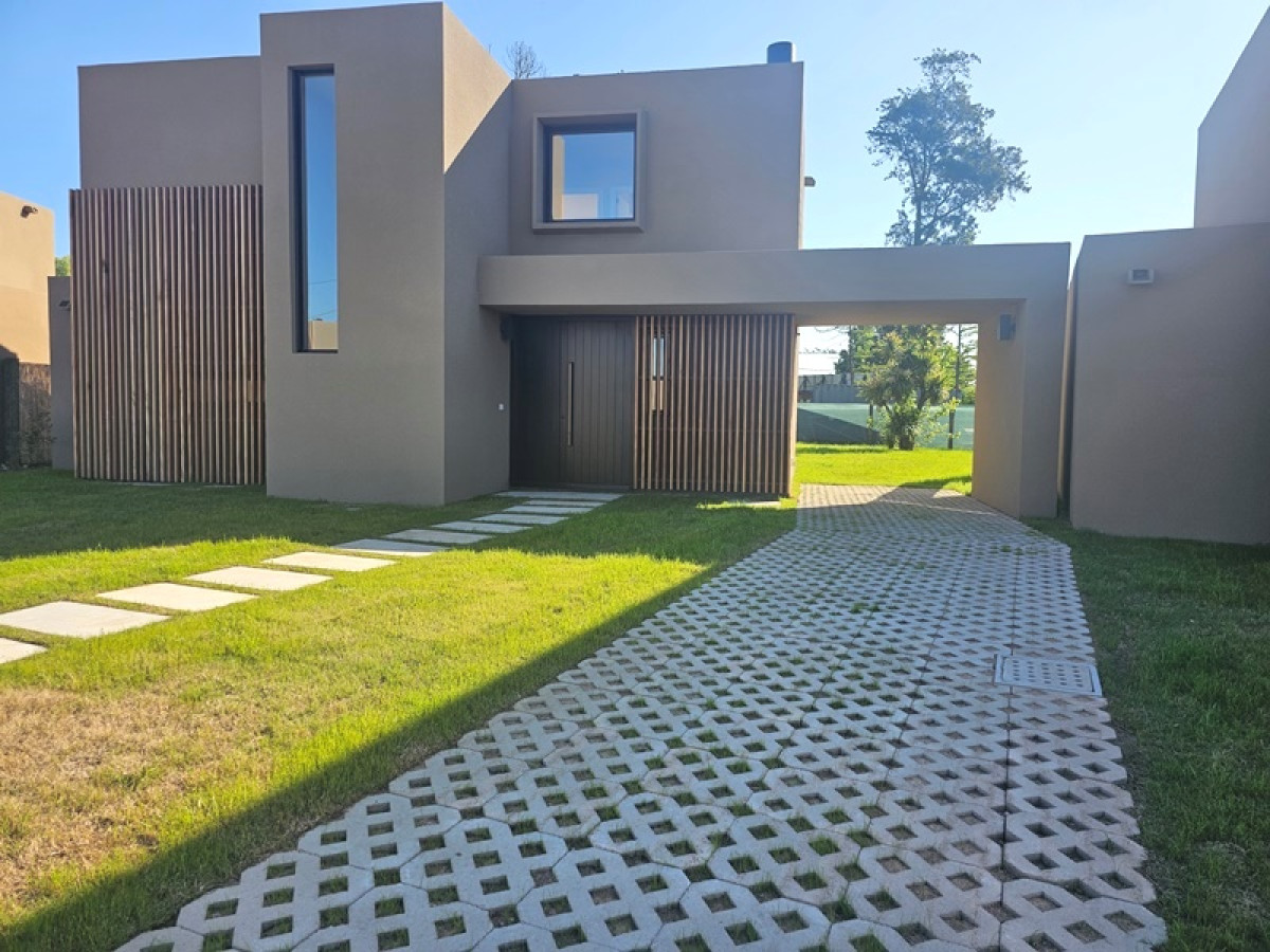 Huertas De Los Horneros, 4 Dormitorios, Amplio Terreno