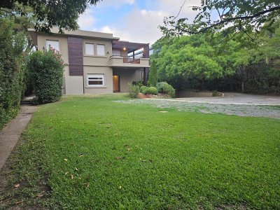 Carrasco Centrico, a una de Arocena, Gran estacionamiento cerrado