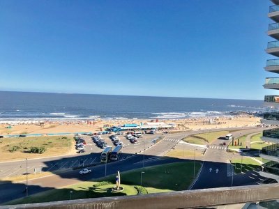 Apartamento 3 dormitorios, en primera línea, Punta del Este