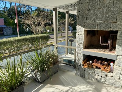 Apartamento Codigo #Apartamento con parrillero propio en venta en Punta del Este 