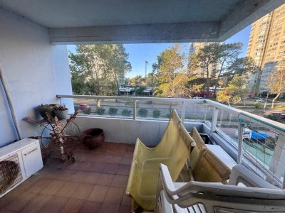 Apartamento Codigo #MUY BUENA PLANTA CON SERVICIOS Y EXCELENTE UBICACION 