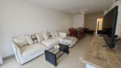 Apartamento Codigo #¡Incredible unidad en edificio altos del golf!! 