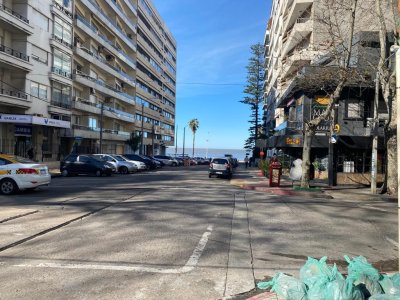 Apartamento Codigo #En venta a una cuadra de la playa, se vende con buena renta 