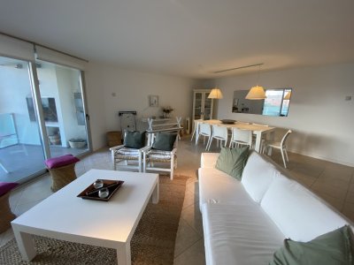 Apartamento Codigo #GRAN PLANTA EN  EDIFICIO CON SERVICIOS - 100 MTS. MAR