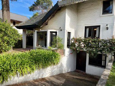 Casa Codigo #Hermosa casa en venta con piscina en punta del este 