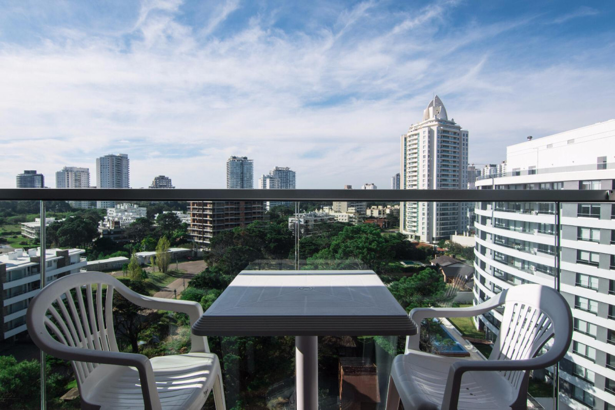 ALQUILER DE APARTAMENTO EN PUNTA DEL ESTE zona BRAVA