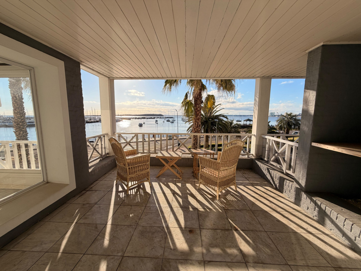 VENTA DE APARTAMENTO EN PUNTA DEL ESTE, zona PUERTO