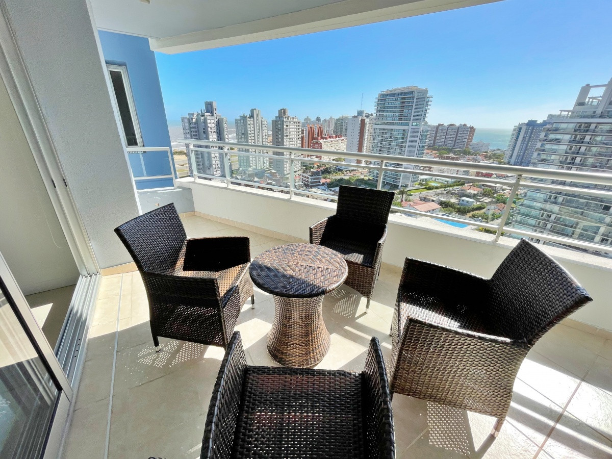 Apartamento Torre con servicios en PUNTA DEL ESTE zona BRAVA