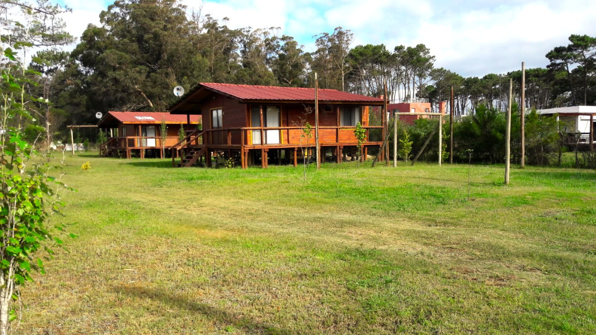   Complejo en Ocean Park de 4 cabañas con piscina, cancha de futbol y juego para niños