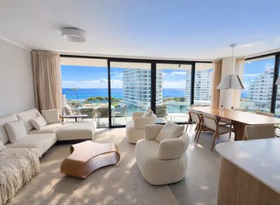 Apartamento  con Vista al Mar 3 dormitorios Playa Mansa Punta del Este