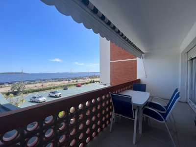 Apartamento de 1 dormitorio primera linea, Playa Mansa 