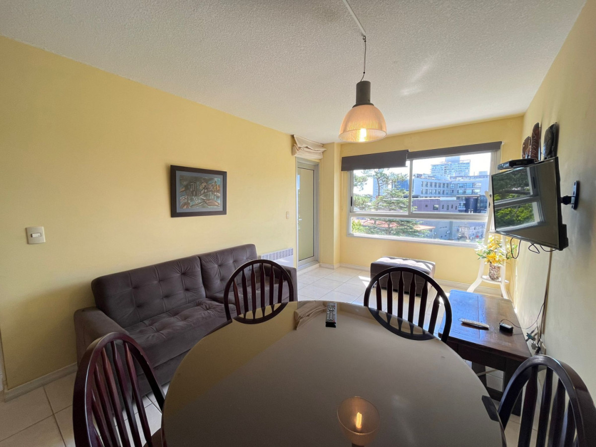 Apartamento en venta  1 dormitorio con balcón y garaje en Roosevelt 