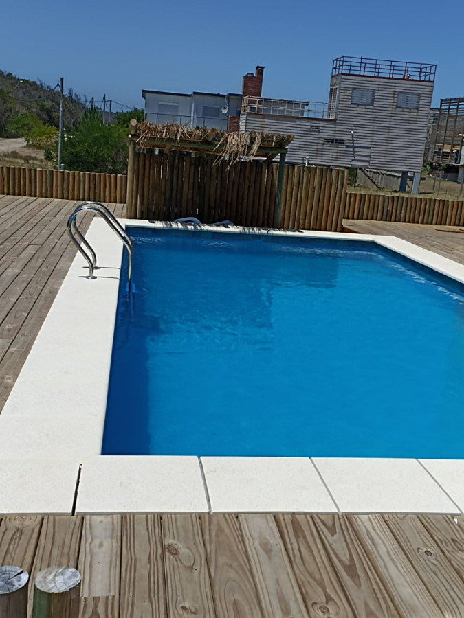 CASA DE TRES DORMITORIOS. SEGUNDA LINEA AL MAR 