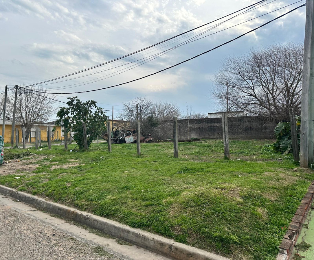 Terreno esquinero en Barrio Hipodromo