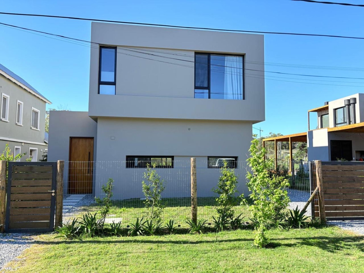Casa Moderna de 3 dormitorios en La Barra
