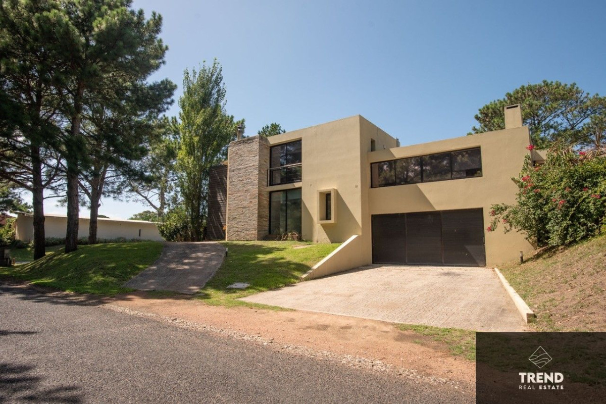 Gran Casa en  Barrio Privado La Residence
