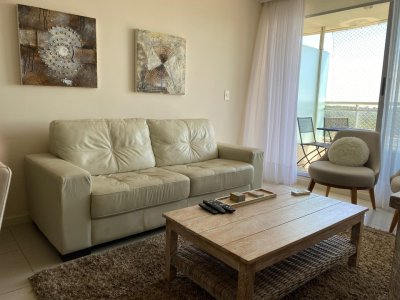 Apartamento 2 dormitorios con servicio a playa sobre Roosevelt