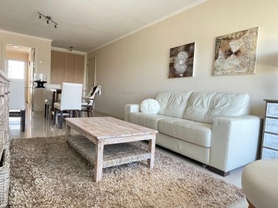 Apartamento 2 dormitorios con servicio a playa sobre Roosevelt
