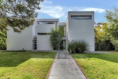 CASA MODERNA CON PISCINA  5 DORM  EN SAN RAFAEL