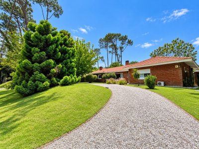 Amplia casa en San Rafael - Punta Del Este