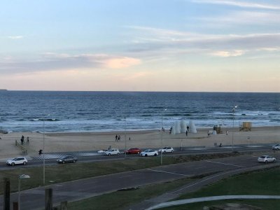 Primera línea al mar , sobre las primeras paradas de playa brava.