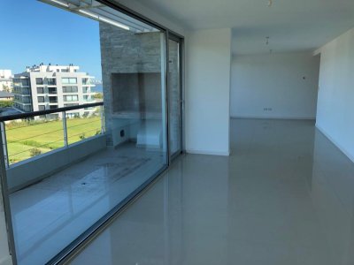 Venta de PENTHOUSE DUPLEX 3 DORMITORIOS + DEP en PLAYA MANSA, Punta del Este