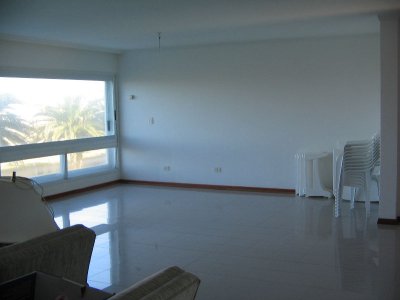 Apartamento en Brava, 3 dormitorios *