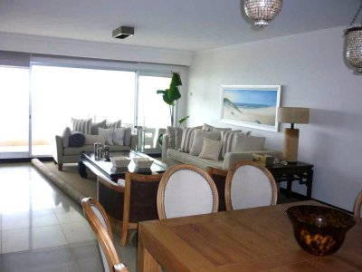 Apartamento en Brava, 3 dormitorios *