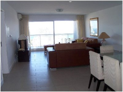 Apartamento en Brava, 3 dormitorios *