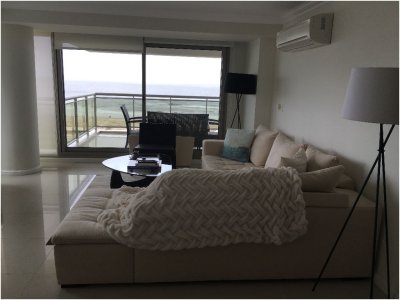 Apartamento en Brava, 3 dormitorios *