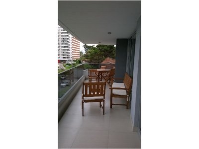 Apartamento en Brava, 3 dormitorios *