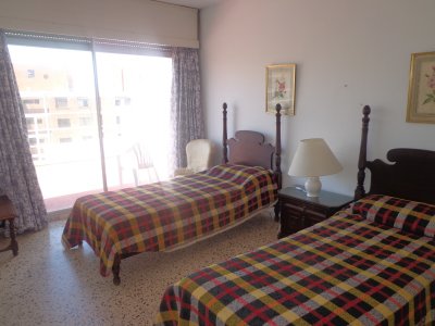 Apartamento con excelente vista a playa El emir 