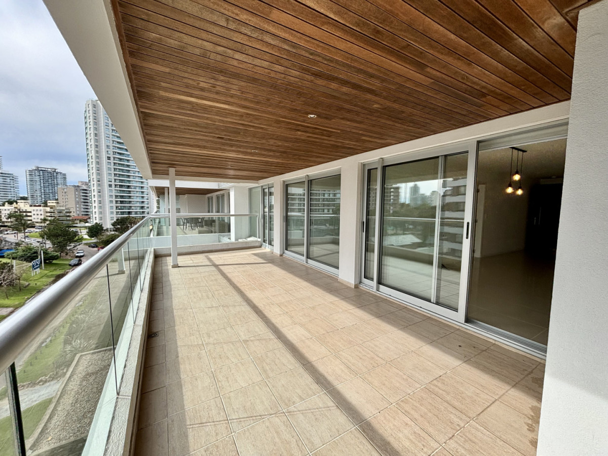 Imagen de Venta de apartamento en Icon Brava Tower · Punta del Este.