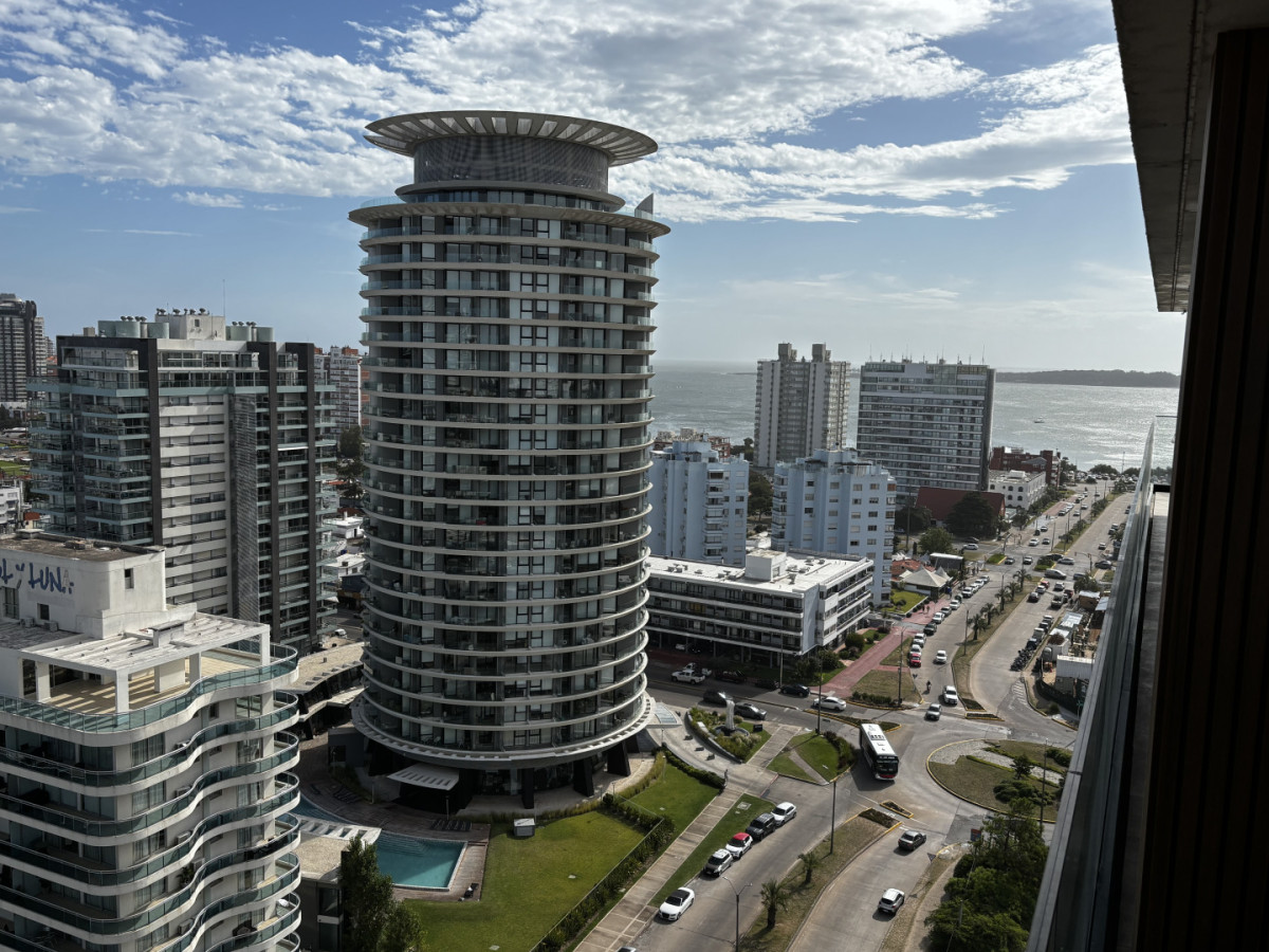 Imagen de TORRES DEL ESTE | Vista a la Playa 2 dorm 2 baños desarrollo de lujo en Av. Chiverta, Punta del Este