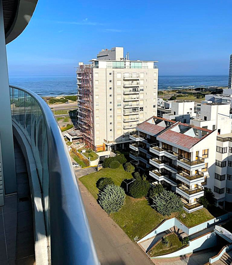 Imagen de Apartamento en alquiler | 2 dormitorios, Icon Brava Tower, anual. Ubicación: Aidy Grill, Punta del Este
