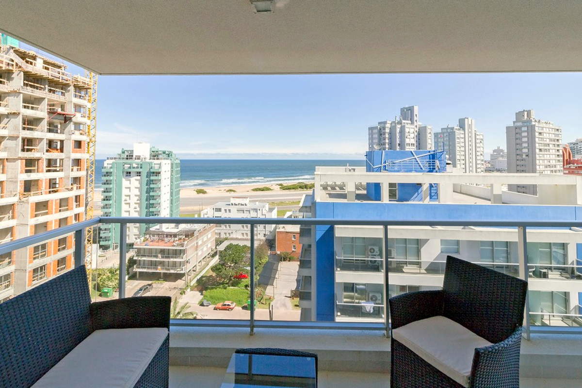 Imagen de Apartamento en Arenas del Mar | 2 dormitorios, suite, vista al mar. Ubicación: Playa Brava, Punta del Este