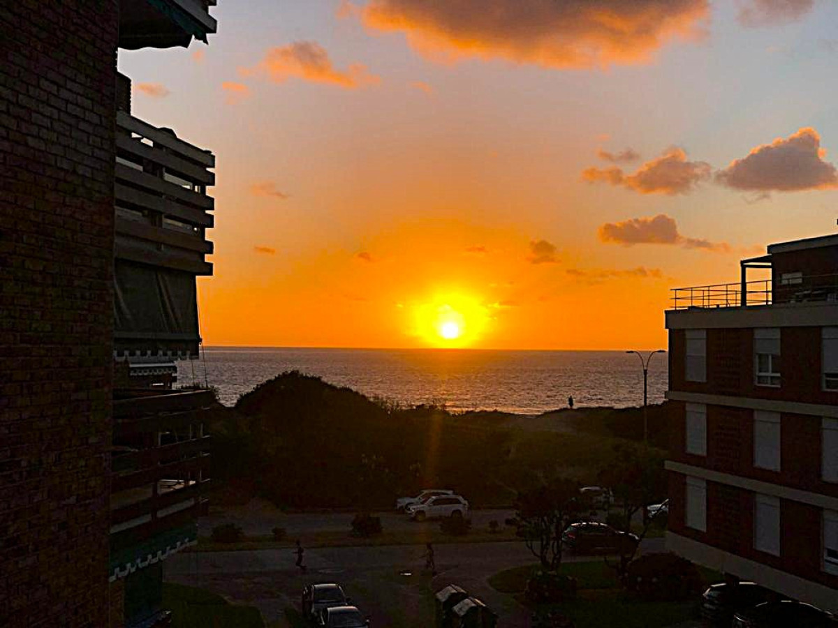 Imagen de Apartamento en venta en primera línea en Playa Mansa
