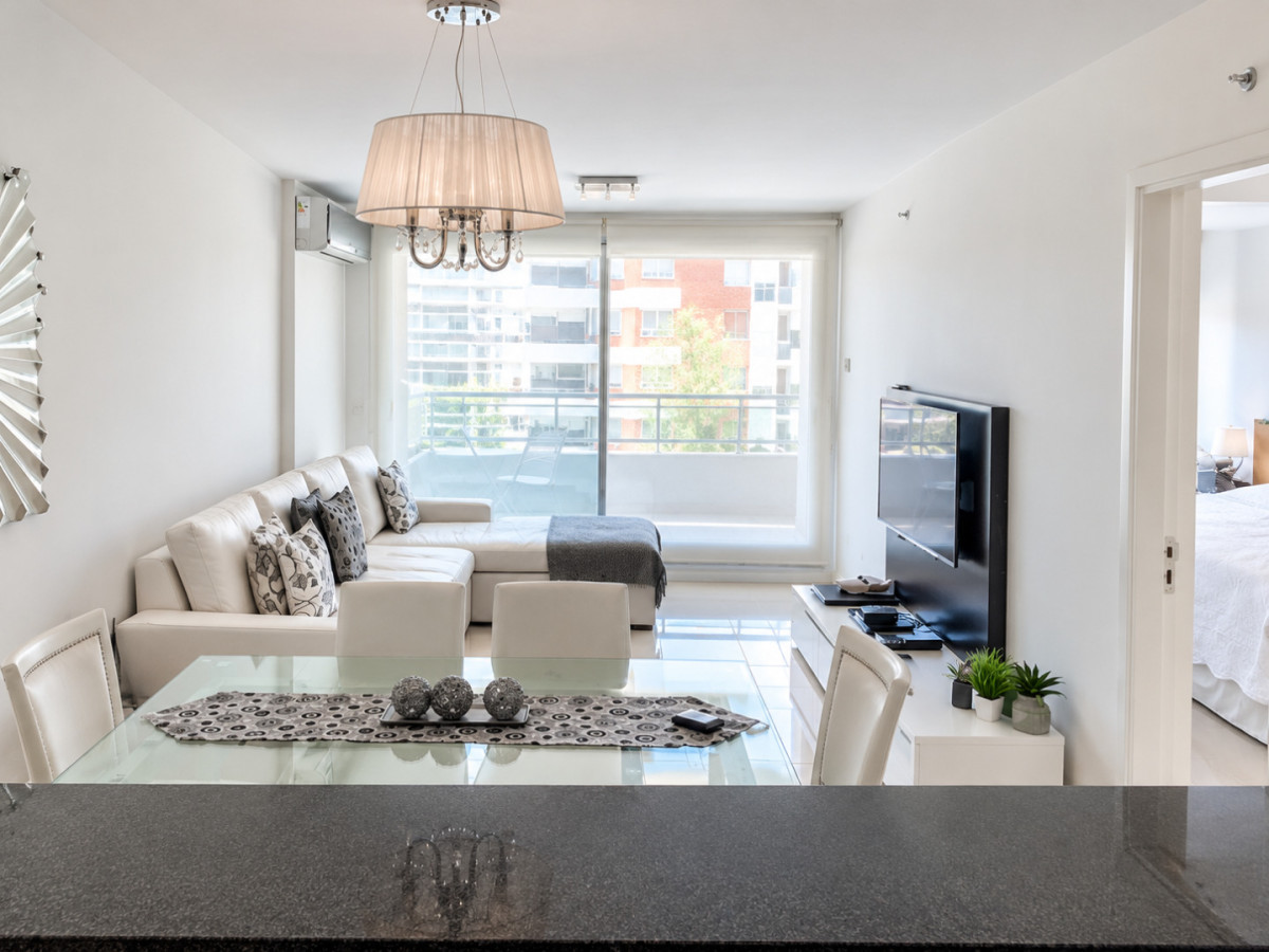 Imagen de Apartamento en venta de dos dormitorios y dos baños en Av Chiverta