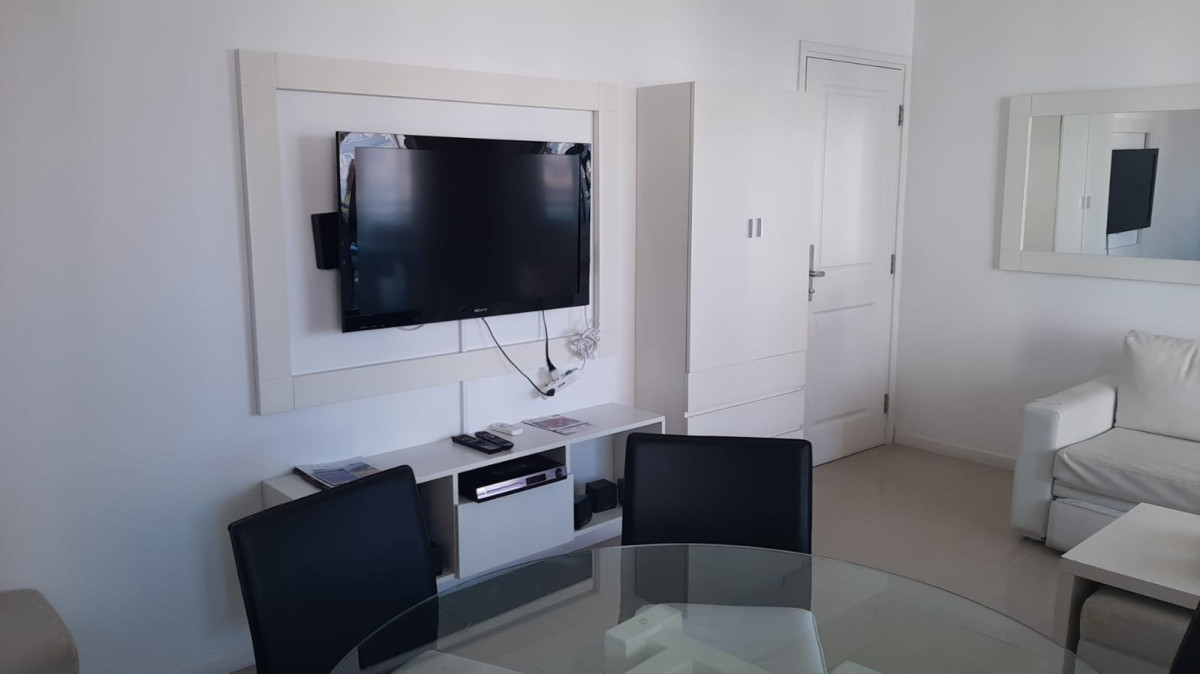Imagen de Apartamento sobre Avenida Chiverta 2 dormitorios y 2 baños. Punta del Este