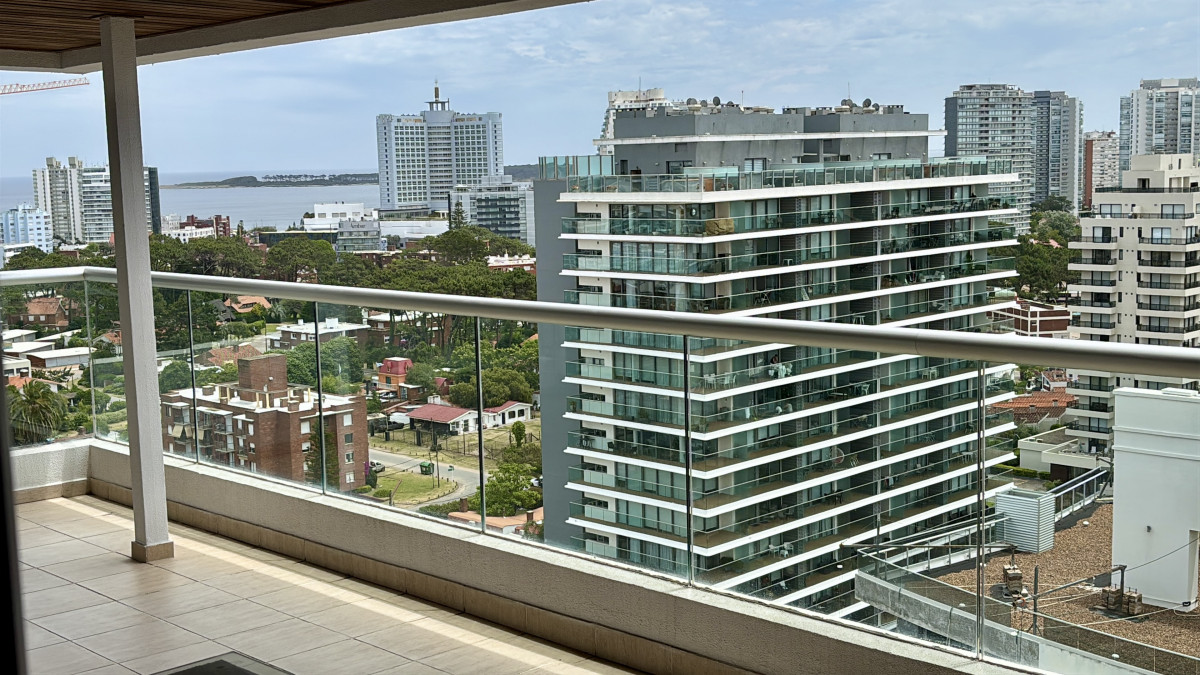 A pasos del mar apartamento disponible en alquiler ANUAL!