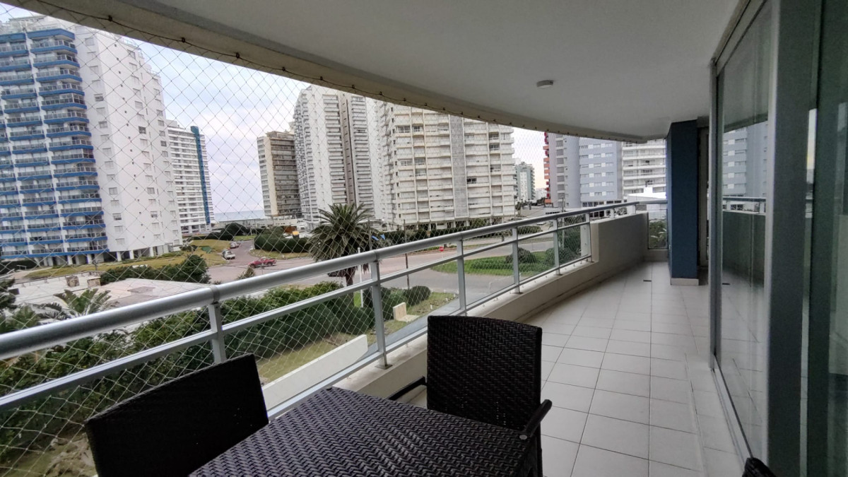Imagen de Apartamento en venta | 3 dormitorios, suite, a 50 m del mar en The Forest Tower I. Ubicación: Aidy Grill, Punta del Este