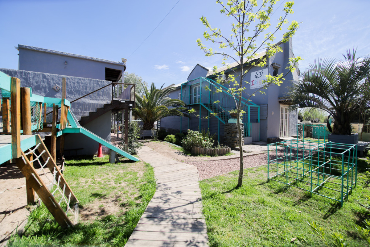 Imagen de Casa en venta y alquiler | 10 dormitorios, 6 baños y 1.200 m² de terreno. Ubicación: El Chorro, Punta del Este