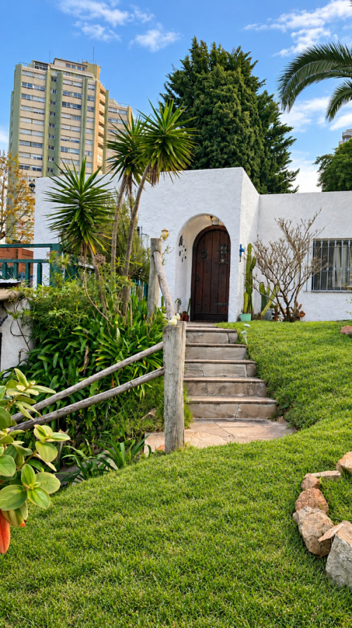 Imagen de Casa en venta | 3 dormitorios, 118 m² en terreno de 612 m², apta uso comercial. Ubicación: Maldonado