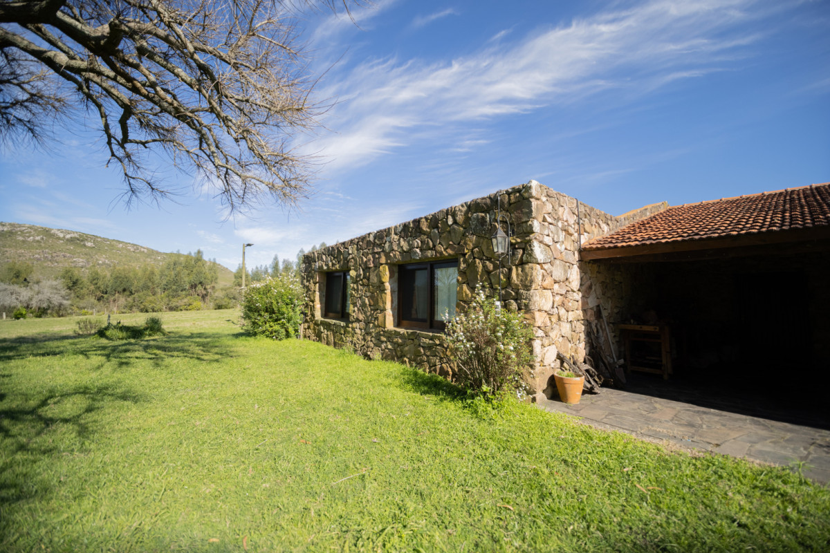 Imagen de Campo en venta | 95 ha ganaderas, casa de piedra y casa de personal. Ubicación: Pueblo Edén, Maldonado