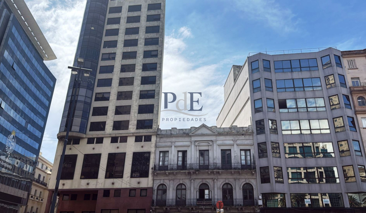 Local en venta | Edificio completo de 1.950 m² frente a Plaza Independencia. Ubicación: Ciudad Vieja, Montevideo