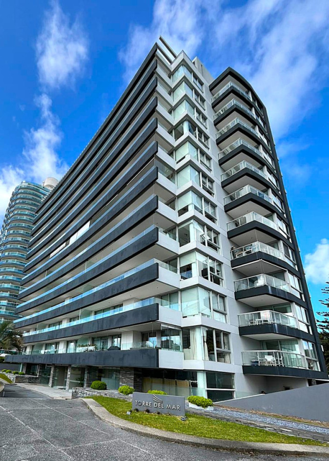Imagen de Apartamento en venta | Torre del Mar, 3 dormitorios con suite, a 100 m del mar. Ubicación: Pine Beach, Punta del Este