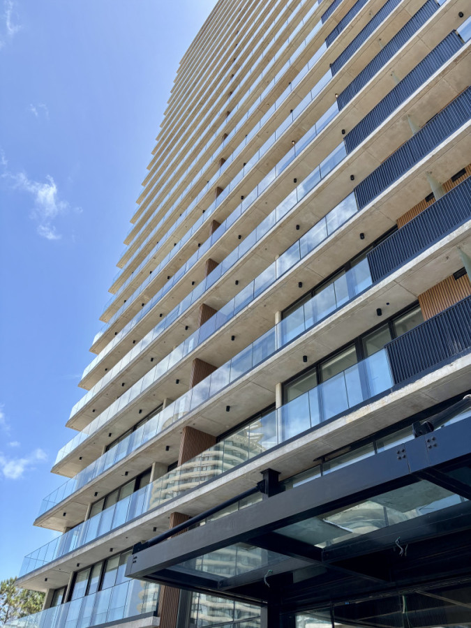 Imagen de Apartamento a estrenar en venta | 1 dormitorio, piso alto, cochera, Torres del Este. Ubicación: Av. Chiverta, Punta del Este