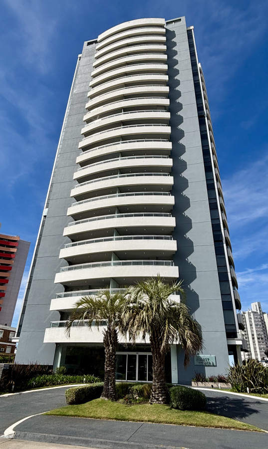 Imagen de Apartamento en venta | 2 dormitorios, suite, piso alto en The Forest Tower II. Ubicación: Aidy Grill, Punta del Este